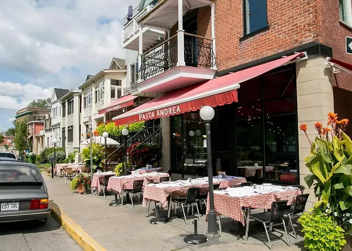 Comfortable 2-Bedroom Apartment - Free And Plentiful Parking - 10 Minutes To Airport And 15 Minutes To Downtown Montreal - Near Popular Waterfront Restaurants - Located In Beautiful Lachine