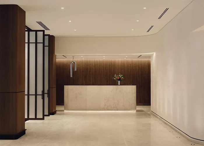 Vogue Hotel Montreal Downtown, Curio Collection By Hilton